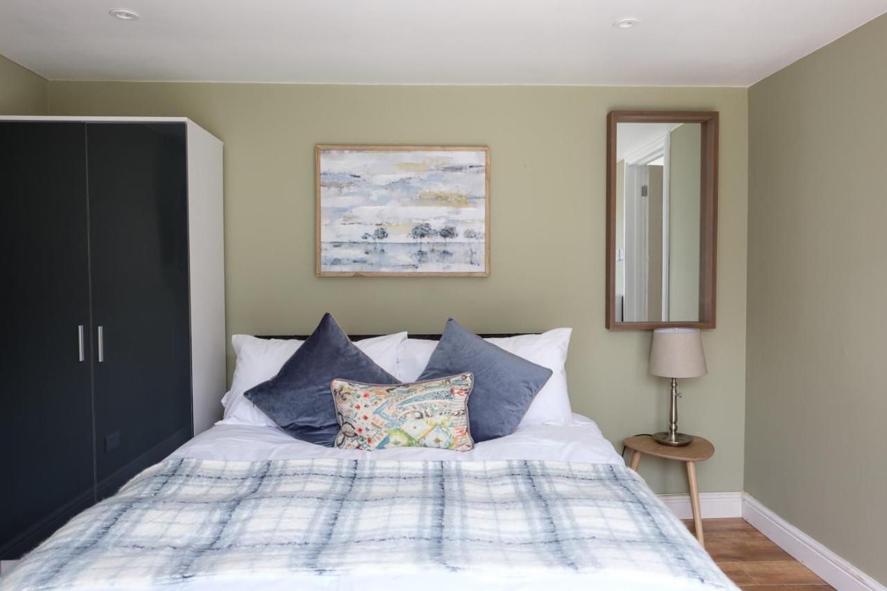 Dickens Suite- Cozy Suite 15Min Close To Gatwick Crawley  Eksteriør billede