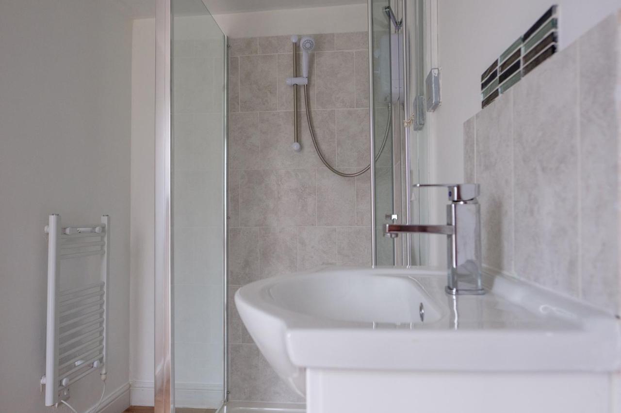 Dickens Suite- Cozy Suite 15Min Close To Gatwick Crawley  Eksteriør billede